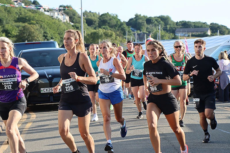 people running in a race