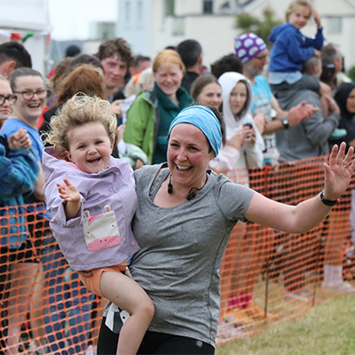 mother and daughter at the finsing line